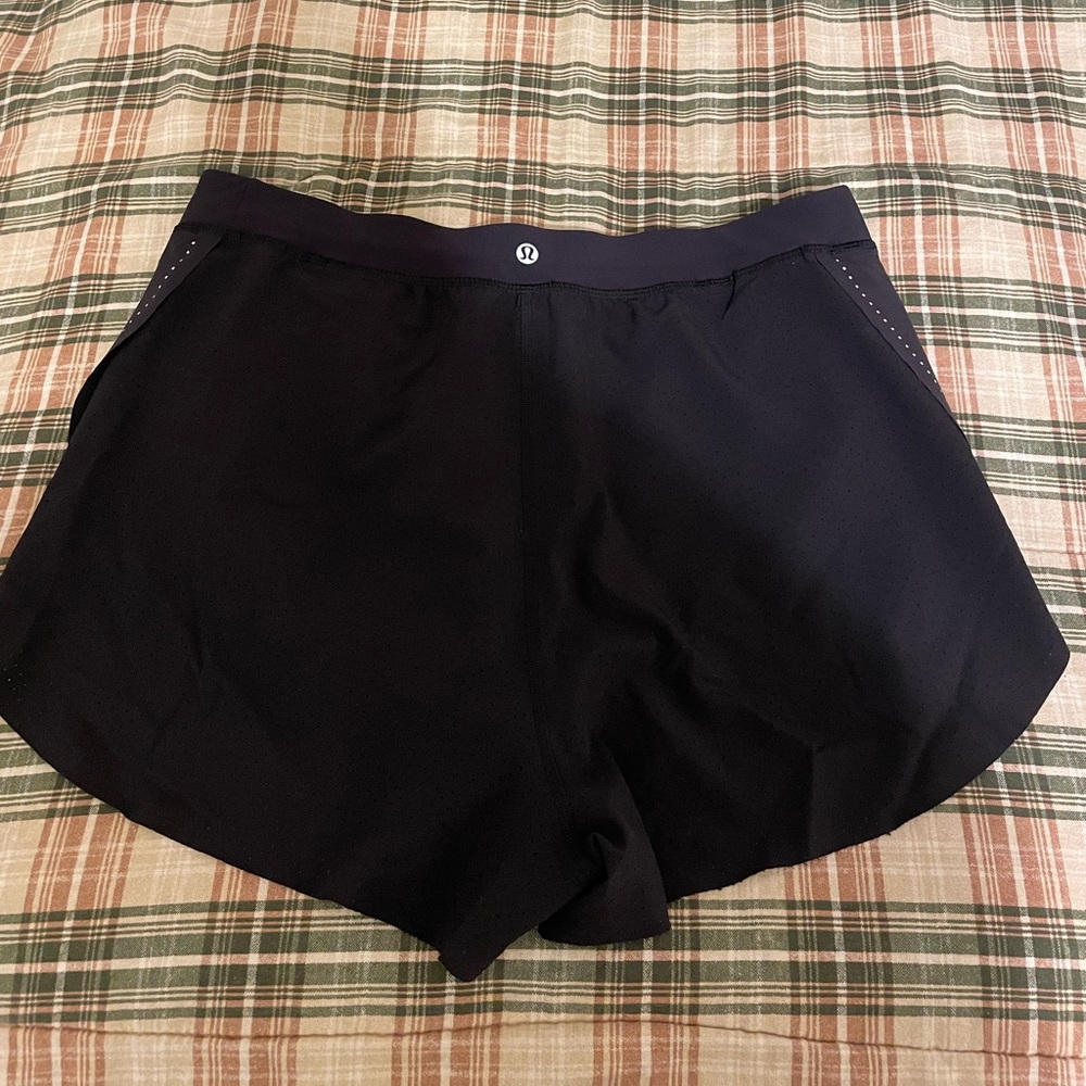 Lululemon in perfect condition! Great for running and lounging!